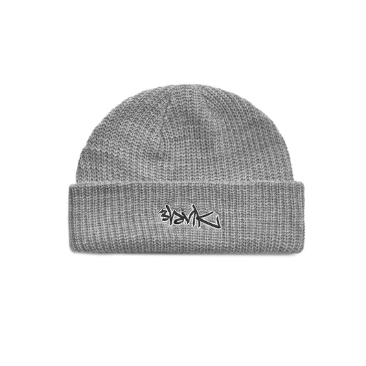 TAG CABLE KNIT BEANIE - GREY